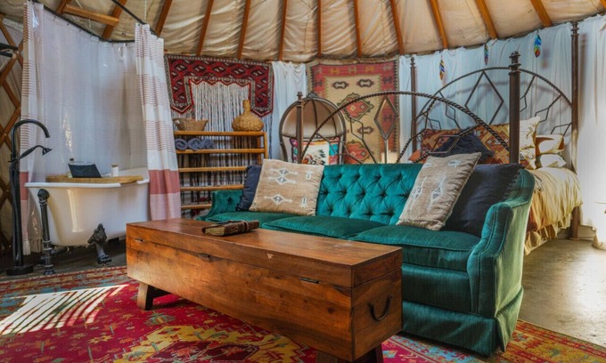 Alpine Alquiler De RV | Glamp in Heated Yurt in Big Bend @ Casa de Marca