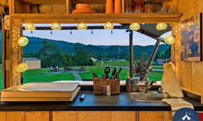 Wears Valley Alquiler De RV | Glamp Near GSMNP|Heat|AC|WiFi|Pet Friendly Conveniently Located