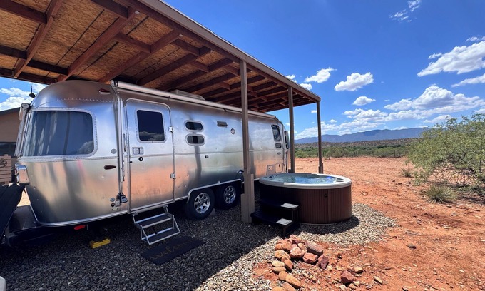 Cornville Casa | Glamping Airstream, Pool, Hot Tub, BBQ, Mountain Views, Easy access to Sedona!