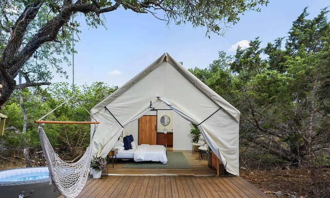 Fredericksburg Alquiler De RV | Glamping at Cherry Cove, with Hot Tub!