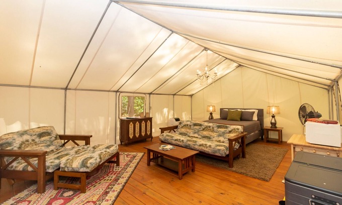 Copperhill Alquiler De RV | Glamping en Copperhill - "El Kayak"