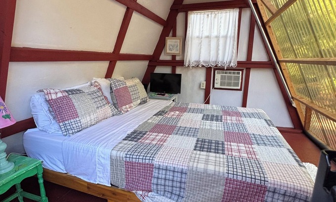 Brookridge Cabina | Glamping at the Olive Grove