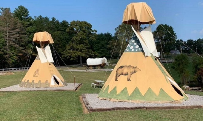 Jamestown Apartamento | Glamping atrás en el tiempo