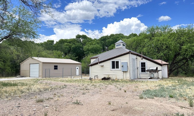 Camp Verde Cabina | Glamping cabin- 10 min from Verde River day use Perfect to unplug & be w/ nature