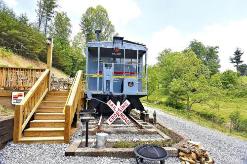 Clyde Casa | Glamping Caboose Rental Perfect for Families near Clyde, North Carolina