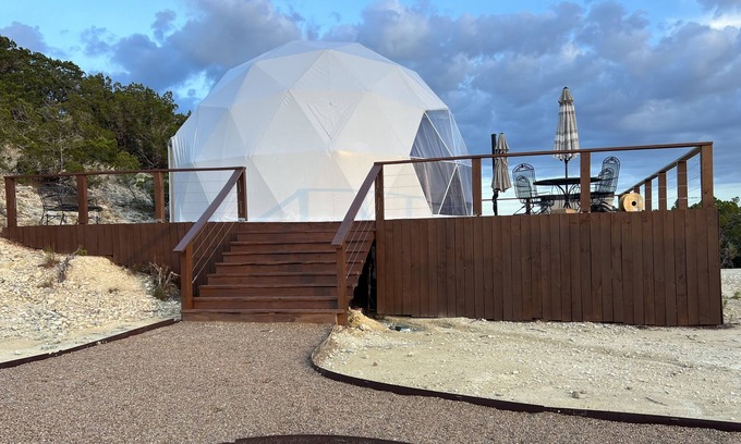 Pipe Creek Alquiler De RV | Glamping Dome in the Hill country w/amazing views, private hot tub, & fire pit.