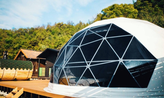 Onomichi Casa | Glamping dome tent bathed in the setting sun in Se / Onomichi Hiroshima