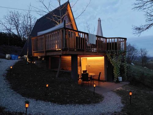 Gorenja Vas pri Smarjeti Casa | Glamping Holiday House with terrace and sauna- no hot tub- Hisa oddiha