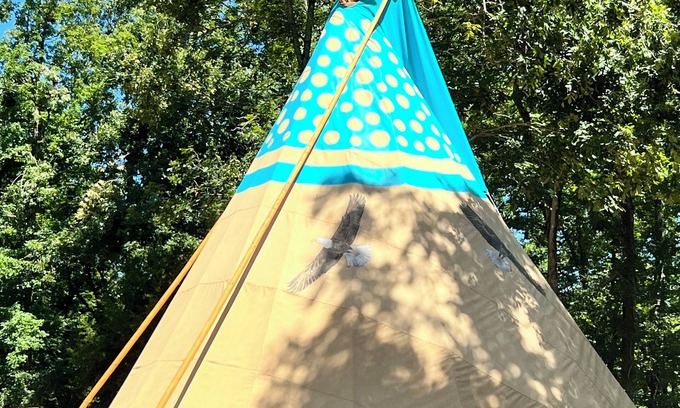 Newnata Alquiler De RV | Glamping in an Authentic Style Sioux Tipi in the Heart of the Ozarks “The Eagle”