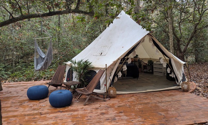 Clarkesville Alquiler De RV | Glamping Retreat in North Georgia Mountains, Fully furnished, With AC