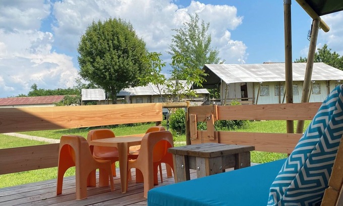 Jayac Alquiler De RV | Glamping 'Safarilodge Confort Tent 8 5 Pers' con piscina compartida, terraza privada y Wi-Fi