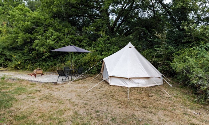 Auriac-du-Perigord Alquiler De RV | Glamping 'Tente' con terraza compartida y jardín compartido