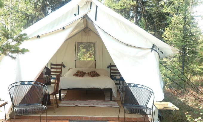 Polebridge Cabina | Glamping tent 1, remote with Glacier Park Mountain views. 5mins from Polebridge