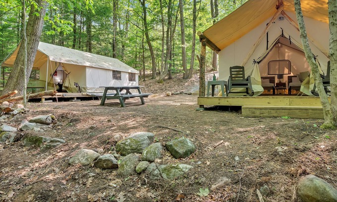 Middle Grove Alquiler De RV | Glamping Tent on 60 acres with stream