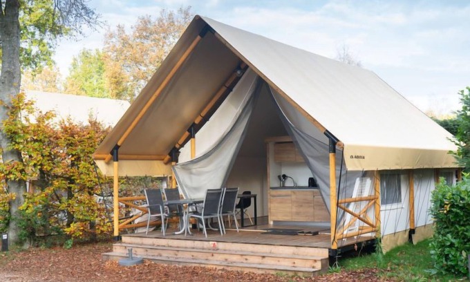Biddinghuizen Casa | Glampingtent 4 by Interhome