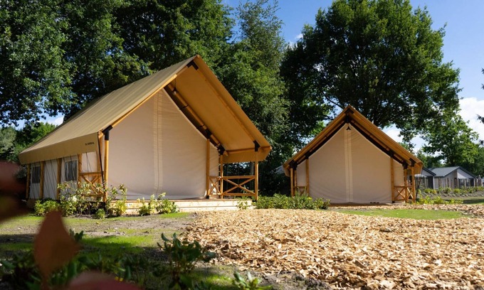 Mol Casa | Glampingtent Kiezel Lodge 4 by Interhome