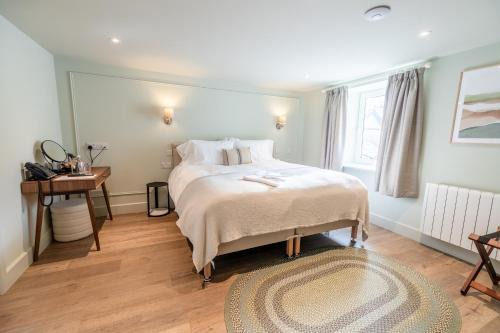 Cwrt Hotel | Glan Yr Afon