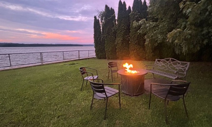 Glasco Apartamento | Waterfront 1 bed 1 bath close to HITS Horse show, with parking for a horse trailer