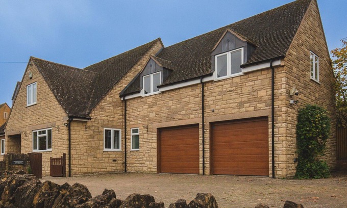 Great Wolford Cabaña | Glasfryn - sleeps 10 guests in 5 bedrooms