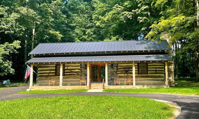 Glasgow Cabina | Glasgow Getaway w/ Patio, Fireplace & Grill!