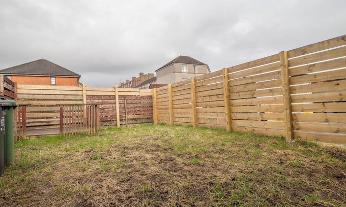 Tollcross Casa | Glasgow, spacious 2 bed house, suitable for family and contractors