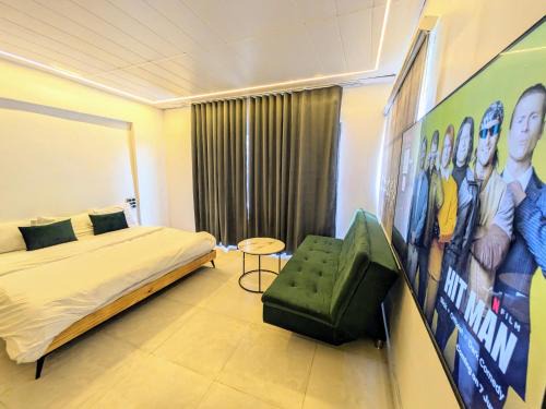 Mount Abu Casa | Glass Canvas