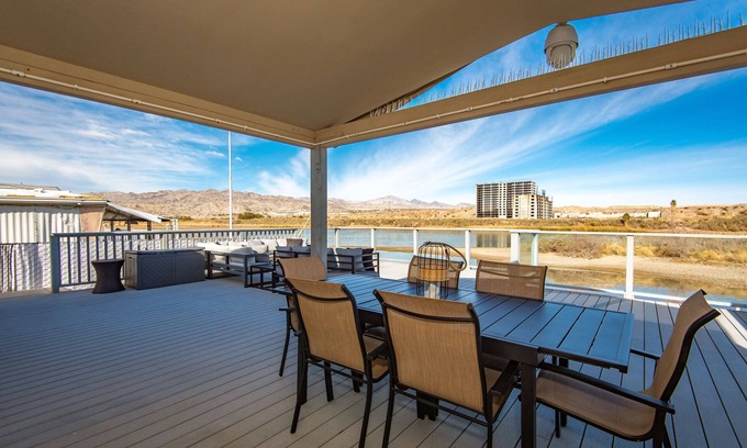 Bullhead City Casa | Glass deck, dogs, sandy beach, private dock