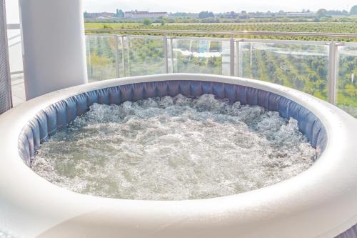 Madonna dell'Olmo Apartamento | Glass House