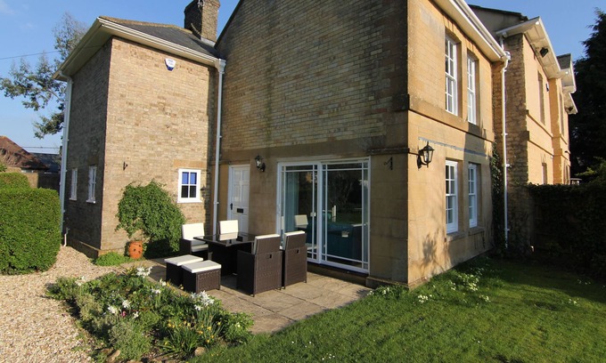 Crewkerne Casa | Glebe Cottage es parte de Manse Manor Hall, que fue formalmente la Vicaría
