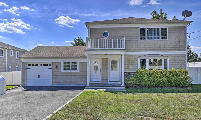 Glen Cove Casa | Glen Cove Home: Walk to Boardwalk + Dining!