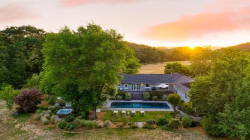 Glen Ellen Casa | Glen Ellen Escape 5BR Retreat w Pool Hot Tub Hammocks Vineyard Views