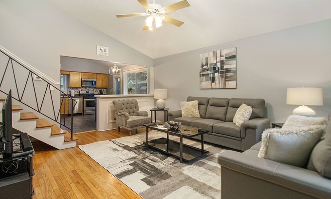 Glen Ellyn Casa | Glen Ellyn FHS Rental