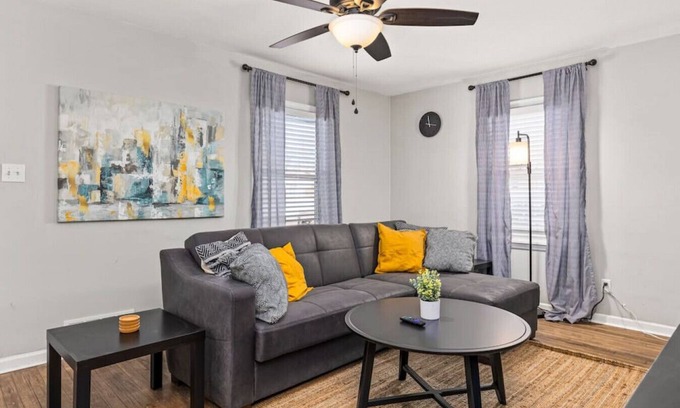 Peoria Casa | GLEN LIVING - a family 3 BD in Central Peoria