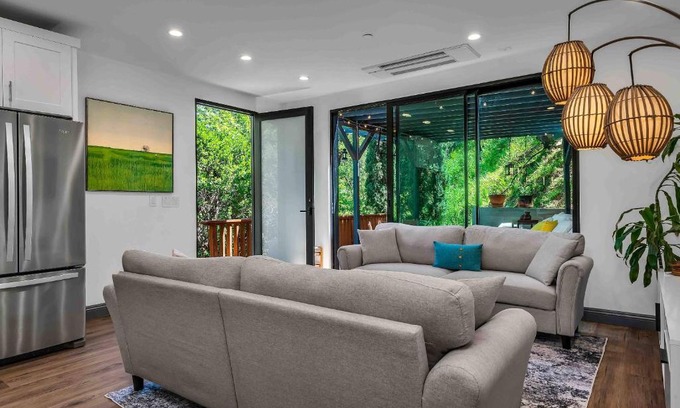 Beachwood Canyon Casa | Glen Oak Bungalow