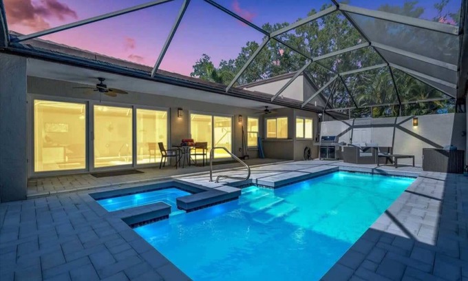 Glen Oaks Casa | Glen Oaks Villa Getaway w/ Htd Pool