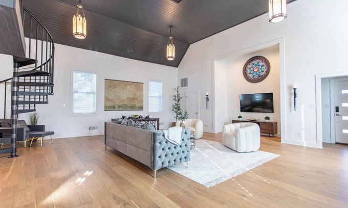 Scott Township Casa | Glendale Chapel- 2br fully renovated