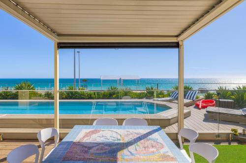 Glenelg North Casa | Glenelg Beach House With Private Beachfront Pool