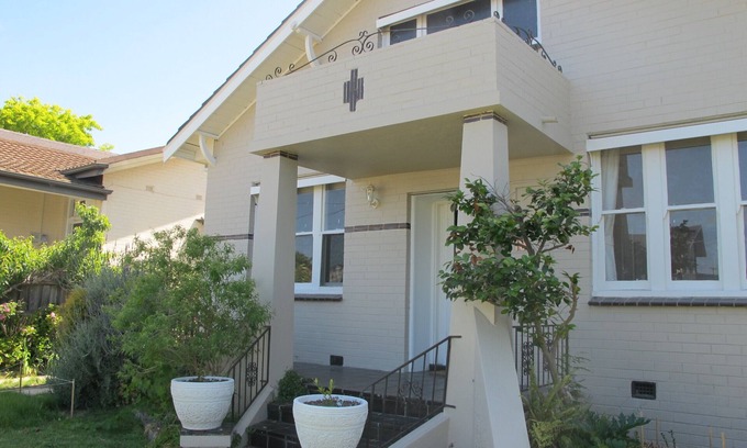 Moonee Ponds Casa | Glengrove @ Moonee Ponds, sleeps 6, big garden