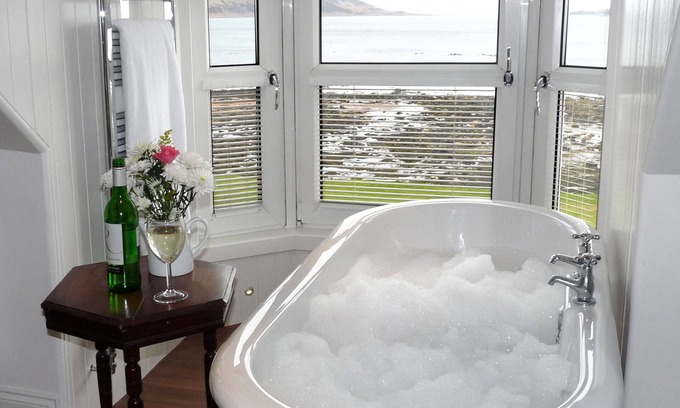 Lamlash Hotel | Glenisle Hotel