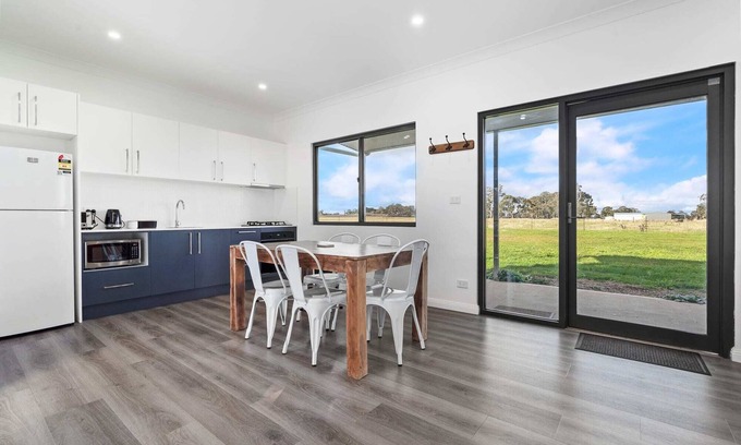 Forest Reefs Cabina | Glenowrie Cottage - 2 Queen Beds - Near Cadia