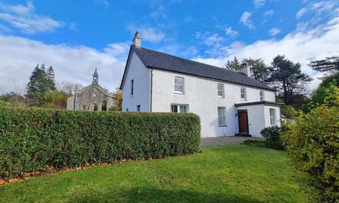 West Laroch Casa | Glenrigh House - Truly special home with beautiful gardens and church ruins.