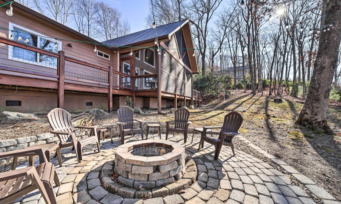 Glenville Cabina | ‘Glenville Serenity Lodge' w/ Lake Views!