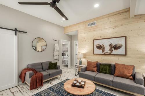 Rovey Farm Estates Casa | Glenwillow home - minutes from Cardinals Stadium!