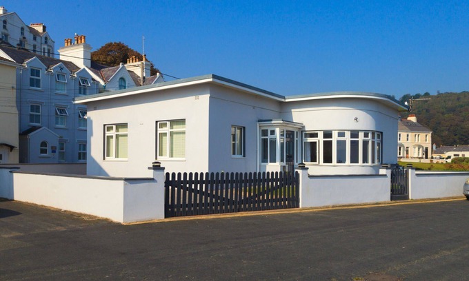 Baldrine Cabaña | Glevum - a holiday cottage that sleeps 6 guests in 3 bedrooms