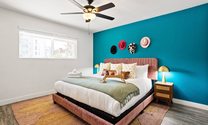 Entertainment District Casa | Glimmer - 2 Unit Combo - Sleeps 8 - In Old Town