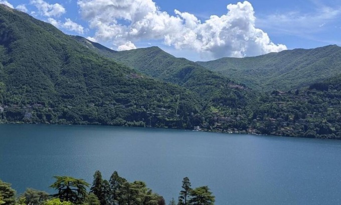 Carate Urio Casa | Glittering Lake View