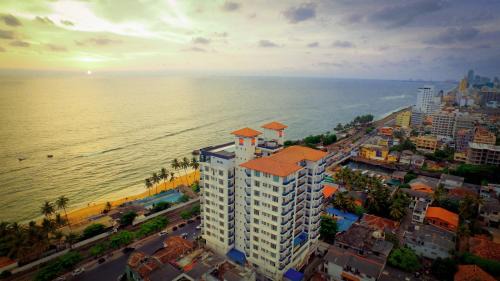 Wellawatta North Hotel | Global Towers Hotel & Apartments