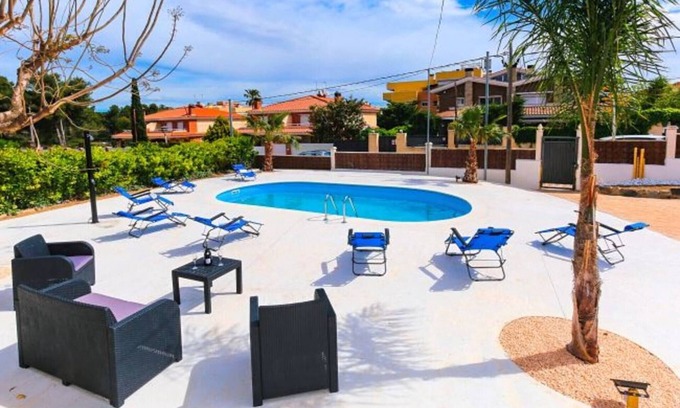 Cap de Salou Villa | Global Villa Bianca con piscina y barbacoa
