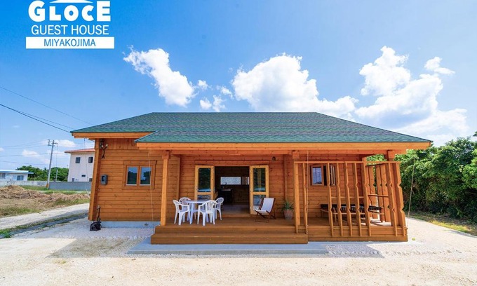 Yonaha Casa | GLOCE 宮古島 LAPSl 与那覇前浜ビーチまで徒歩5分宮古島の自然と犬に癒されるオーナー同居型ゲストハウス