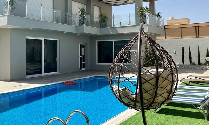 Al Rama Cabina | Gloria Chalet is at the lowest point in the world